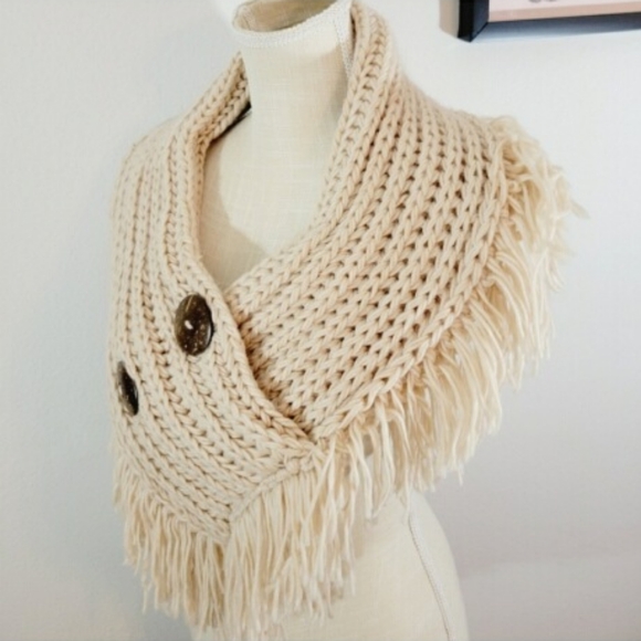 A&O International Button Accent Knitted Fringe Infinity Scarf Beige 🆕️✨️ - Picture 4 of 8
